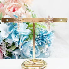 Load image into Gallery viewer, Floral Drips Earring
