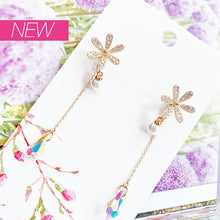 Load image into Gallery viewer, Floral Drips Earring
