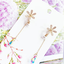 Load image into Gallery viewer, Floral Drips Earring
