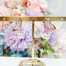 Load image into Gallery viewer, Butterfly Pearl Drips Earring
