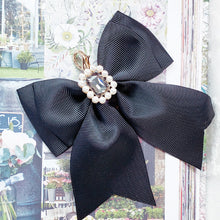 Load image into Gallery viewer, Pearls and Bows - Black Phone/Bag Charm
