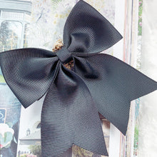 Load image into Gallery viewer, Pearls and Bows - Black Phone/Bag Charm
