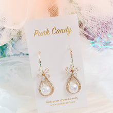 Load image into Gallery viewer, Flower Sparkles Earring
