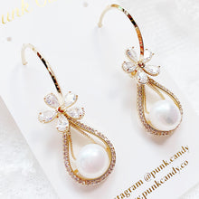Load image into Gallery viewer, Flower Sparkles Earring
