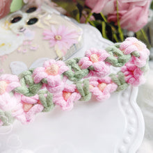 Load image into Gallery viewer, Day Day's Short Flower Phone Strap

