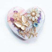 Load image into Gallery viewer, Butterfly Natural Heart Shaped Phone Grip
