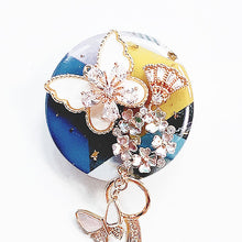 Load image into Gallery viewer, Butterfly Vintage Phone Grip
