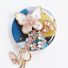 Load image into Gallery viewer, Butterfly Vintage Phone Grip
