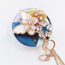 Load image into Gallery viewer, Butterfly Vintage Phone Grip
