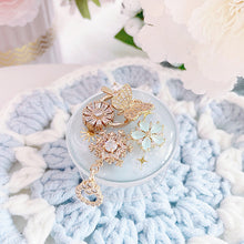Load image into Gallery viewer, The Christmas Garden Phone Grip
