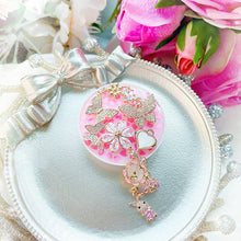 Load image into Gallery viewer, Cherie Glitters II Phone Grip
